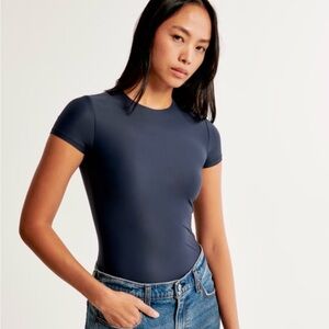 Abercrombie - Soft Matte Seamless Tuckable Baby Tee - Navy